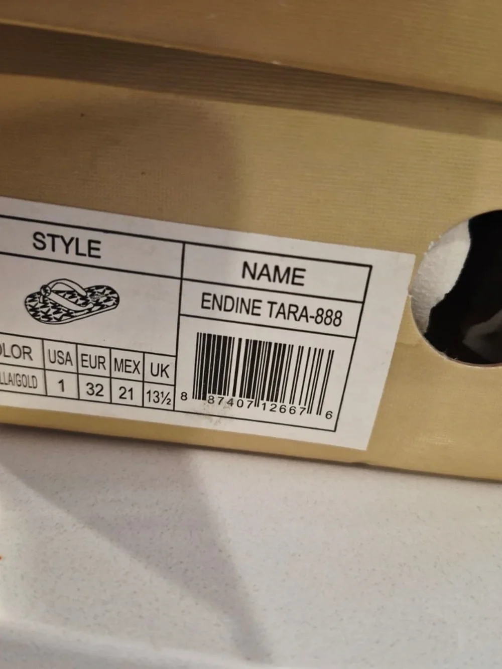 Michael Kors kids White and Gold Logo Flip Flop Sandals size 1